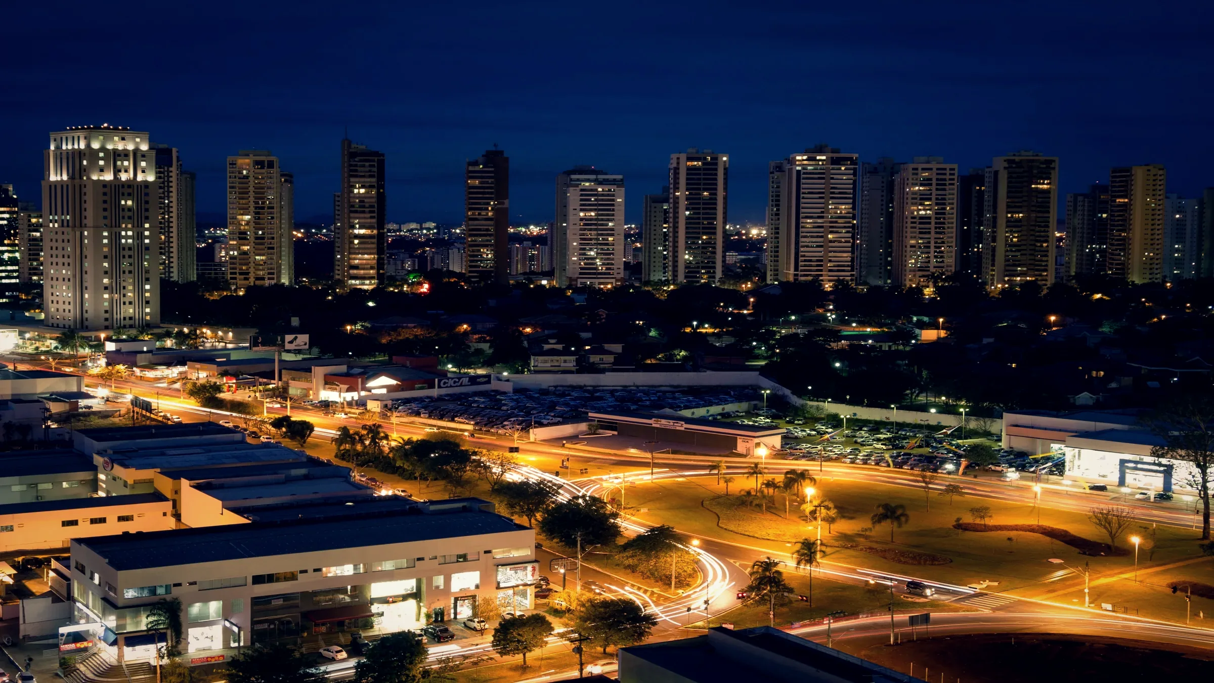 Ribeirão Preto vista do alto ao anoitecer